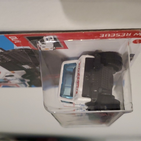 Mercedes-Benz Unimog 1300 White Hot Wheels Rescue Series 1/10 - Picture 2 of 7